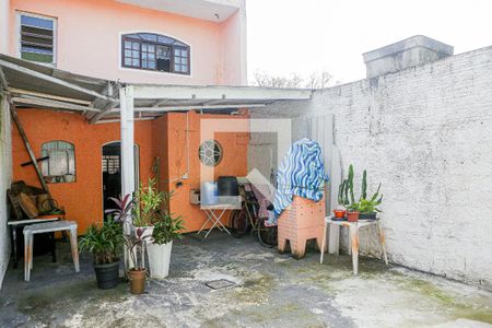 Casa à venda com 250m², 2 quartos e 8 vagas Casa à venda com 250m², 2 quartos e 8 vagasQuintal