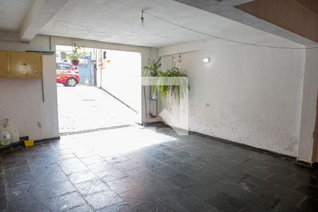 Casa à venda com 250m², 2 quartos e 8 vagas Casa à venda com 250m², 2 quartos e 8 vagasGaragem