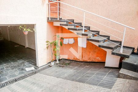 Casa à venda com 250m², 2 quartos e 8 vagas Casa à venda com 250m², 2 quartos e 8 vagasEntrada