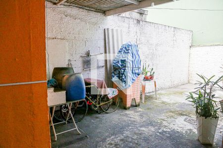 Casa à venda com 250m², 2 quartos e 8 vagas Casa à venda com 250m², 2 quartos e 8 vagasQuintal