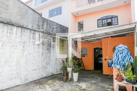 Casa à venda com 250m², 2 quartos e 8 vagas Casa à venda com 250m², 2 quartos e 8 vagasQuintal