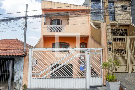 Casa à venda com 250m², 2 quartos e 8 vagas Casa à venda com 250m², 2 quartos e 8 vagasFachada