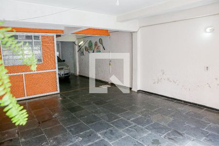 Casa à venda com 250m², 2 quartos e 8 vagas Casa à venda com 250m², 2 quartos e 8 vagasGaragem