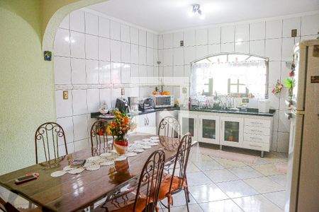 Casa à venda com 250m², 2 quartos e 8 vagas Casa à venda com 250m², 2 quartos e 8 vagasCozinha