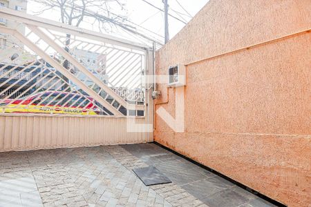 Casa à venda com 250m², 2 quartos e 8 vagas Casa à venda com 250m², 2 quartos e 8 vagasEntrada