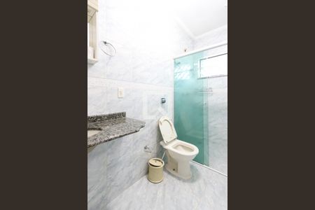 Casa à venda com 100m², 2 quartos e 2 vagasBanheiro da Suíte 2