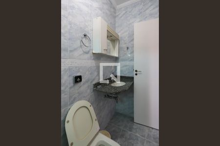 Casa à venda com 100m², 2 quartos e 2 vagasBanheiro da Suíte 1