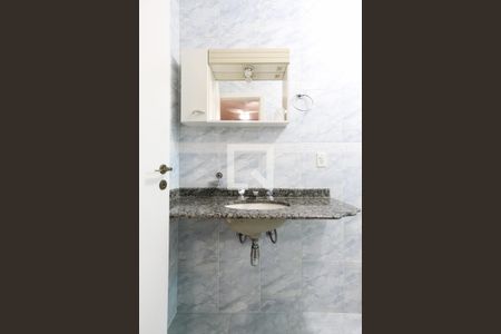 Casa à venda com 100m², 2 quartos e 2 vagas Casa à venda com 100m², 2 quartos e 2 vagasBanheiro da Suíte 2