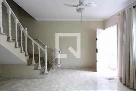 Casa à venda com 100m², 2 quartos e 2 vagas Casa à venda com 100m², 2 quartos e 2 vagasSala