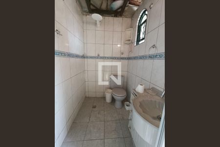 Casa à venda com 220m², 3 quartos e 2 vagasBanheiro