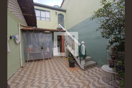 Casa à venda com 220m², 3 quartos e 2 vagasQuintal