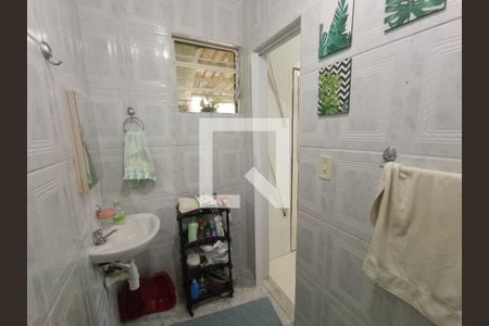 Casa à venda com 220m², 3 quartos e 2 vagasBanheiro