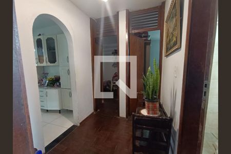 Casa à venda com 220m², 3 quartos e 2 vagasCorredor
