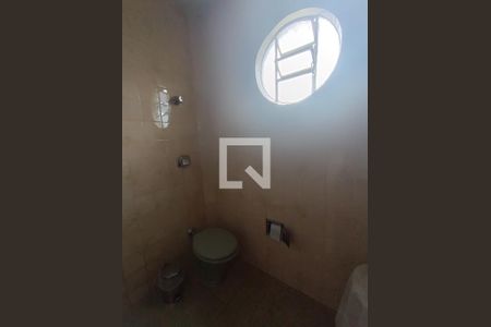 Casa à venda com 220m², 3 quartos e 2 vagasBanheiro