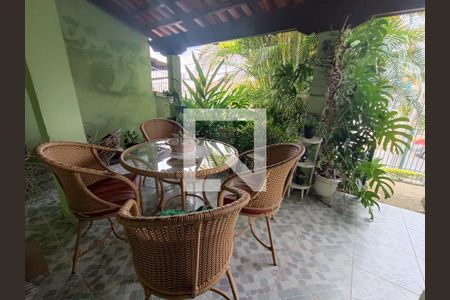 Casa à venda com 220m², 3 quartos e 2 vagasQuintal