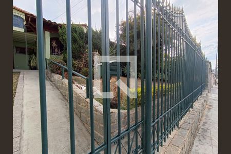 Casa à venda com 220m², 3 quartos e 2 vagasFachada