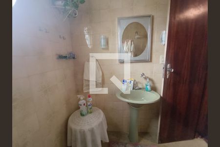 Casa à venda com 220m², 3 quartos e 2 vagasBanheiro