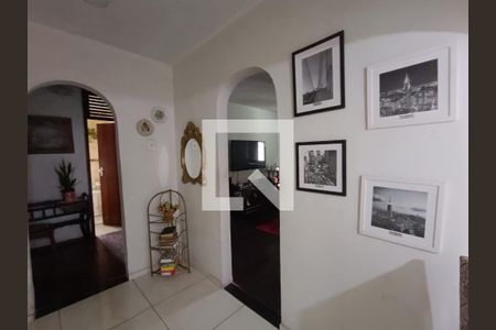 Corredor de casa à venda com 3 quartos, 220m² em Alípio de Melo, Belo Horizonte