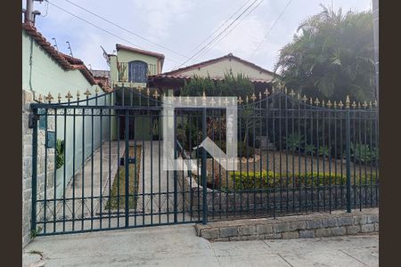 Casa à venda com 220m², 3 quartos e 2 vagasFachada