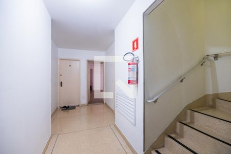 Hall Elevador de apartamento para alugar com 2 quartos, 80m² em Perdizes, São Paulo