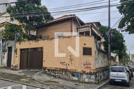 Casa à venda com 217m², 3 quartos e 2 vagasFachada