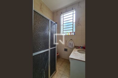 Casa à venda com 217m², 3 quartos e 2 vagasBanheiro