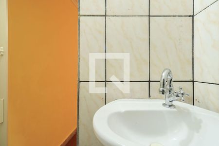 Banheiro de casa para alugar com 1 quarto, 42m² em Vila Monumento, São Paulo