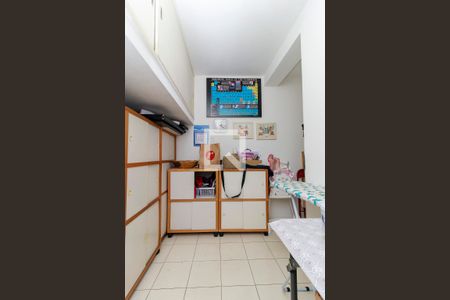 Apartamento à venda com 178m², 4 quartos e 2 vagas Apartamento à venda com 178m², 4 quartos e 2 vagasQuarto de Serviço