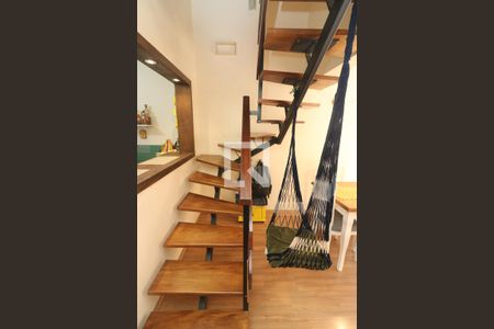 Escada de casa de condomínio à venda com 3 quartos, 115m² em Medianeira, Porto Alegre