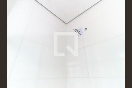 Banheiro de kitnet/studio para alugar com 1 quarto, 26m² em Quarta Parada, São Paulo