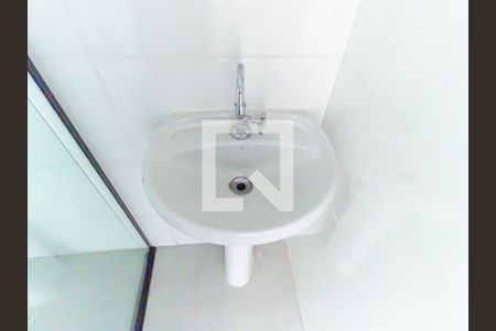 Banheiro de kitnet/studio para alugar com 1 quarto, 26m² em Quarta Parada, São Paulo