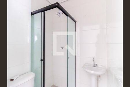 Banheiro de kitnet/studio para alugar com 1 quarto, 26m² em Quarta Parada, São Paulo