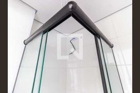 Banheiro de kitnet/studio para alugar com 1 quarto, 26m² em Quarta Parada, São Paulo