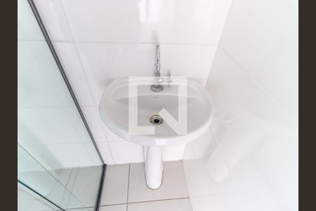 Banheiro de kitnet/studio para alugar com 1 quarto, 26m² em Quarta Parada, São Paulo