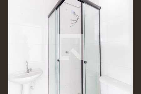 Banheiro de kitnet/studio para alugar com 1 quarto, 26m² em Quarta Parada, São Paulo