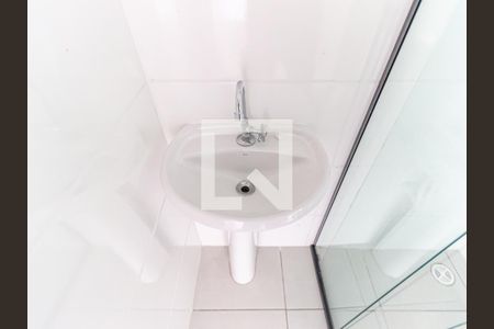 Banheiro de kitnet/studio para alugar com 1 quarto, 26m² em Quarta Parada, São Paulo