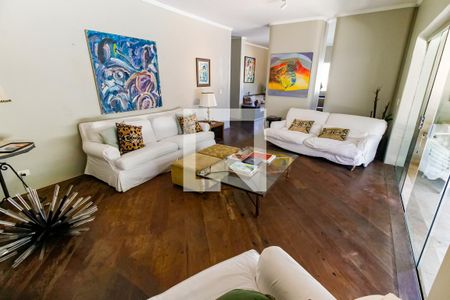 Sala 1 de casa de condomínio para alugar com 4 quartos, 550m² em Jardim Vitória Régia, São Paulo