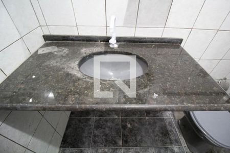 Banheiro de casa à venda com 2 quartos, 80m² em Vila Vessoni, São Paulo