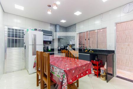 Casa à venda com 169m², 5 quartos e 2 vagas Casa à venda com 169m², 5 quartos e 2 vagasCozinha