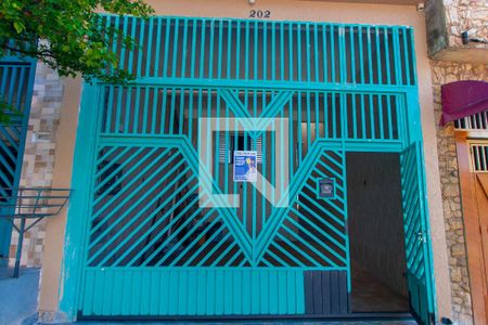 Casa à venda com 169m², 5 quartos e 2 vagas Casa à venda com 169m², 5 quartos e 2 vagasFachada