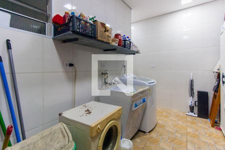 Casa à venda com 169m², 5 quartos e 2 vagas Casa à venda com 169m², 5 quartos e 2 vagasLavanderia