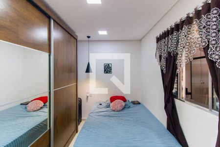 Casa à venda com 169m², 5 quartos e 2 vagas Casa à venda com 169m², 5 quartos e 2 vagasQuarto 4