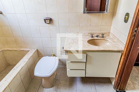 Casa para alugar com 150m², 3 quartos e 3 vagasBanheiro social