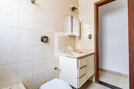 Casa para alugar com 150m², 3 quartos e 3 vagasBanheiro social