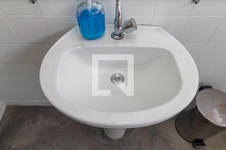 Banheiro de kitnet/studio para alugar com 1 quarto, 40m² em República, São Paulo