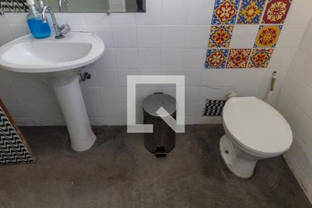 Banheiro de kitnet/studio para alugar com 1 quarto, 40m² em República, São Paulo