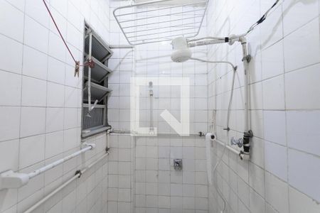 Banheiro de kitnet/studio para alugar com 1 quarto, 40m² em Centro, Rio de Janeiro