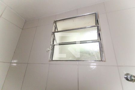 Banheiro de apartamento para alugar com 1 quarto, 35m² em Jardim Europa, Itaquaquecetuba