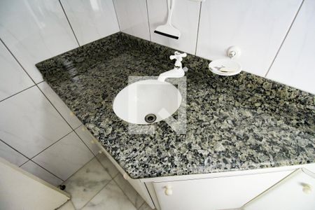 Apartamento para alugar com 65m², 2 quartos e sem vagaBanheiro