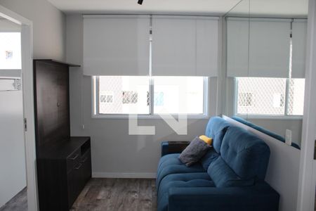 Sala detalhe persiana de apartamento para alugar com 2 quartos, 34m² em Barra Funda, São Paulo
